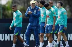 安切洛蒂自传里耿耿于怀穆里尼奥国米击败切尔西，老板真难伺候！