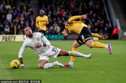 进球大战！联赛杯-吉滕斯造3球德拉普染红 切尔西4-3狼队晋级