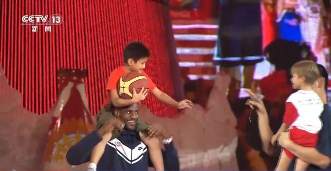 詹姆斯：中国年轻人热爱篮球，而且越来越优秀！