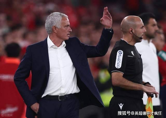 安切洛蒂自传里耿耿于怀穆里尼奥国米击败切尔西,老板真难伺候!