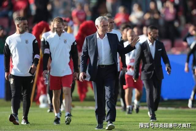 安切洛蒂自传里耿耿于怀穆里尼奥国米击败切尔西,老板真难伺候!