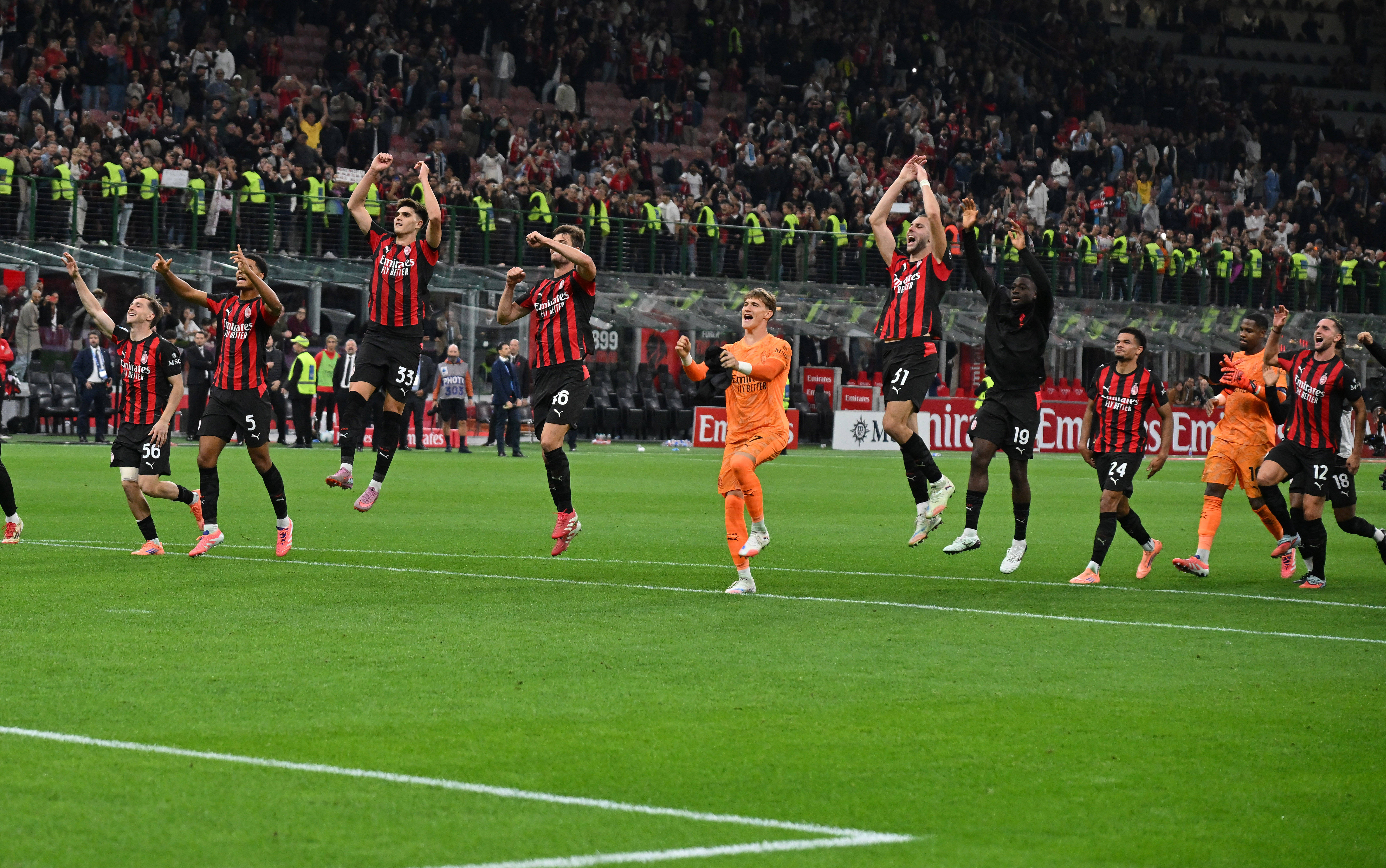 （体育）足球——意甲：AC米兰胜那不勒斯