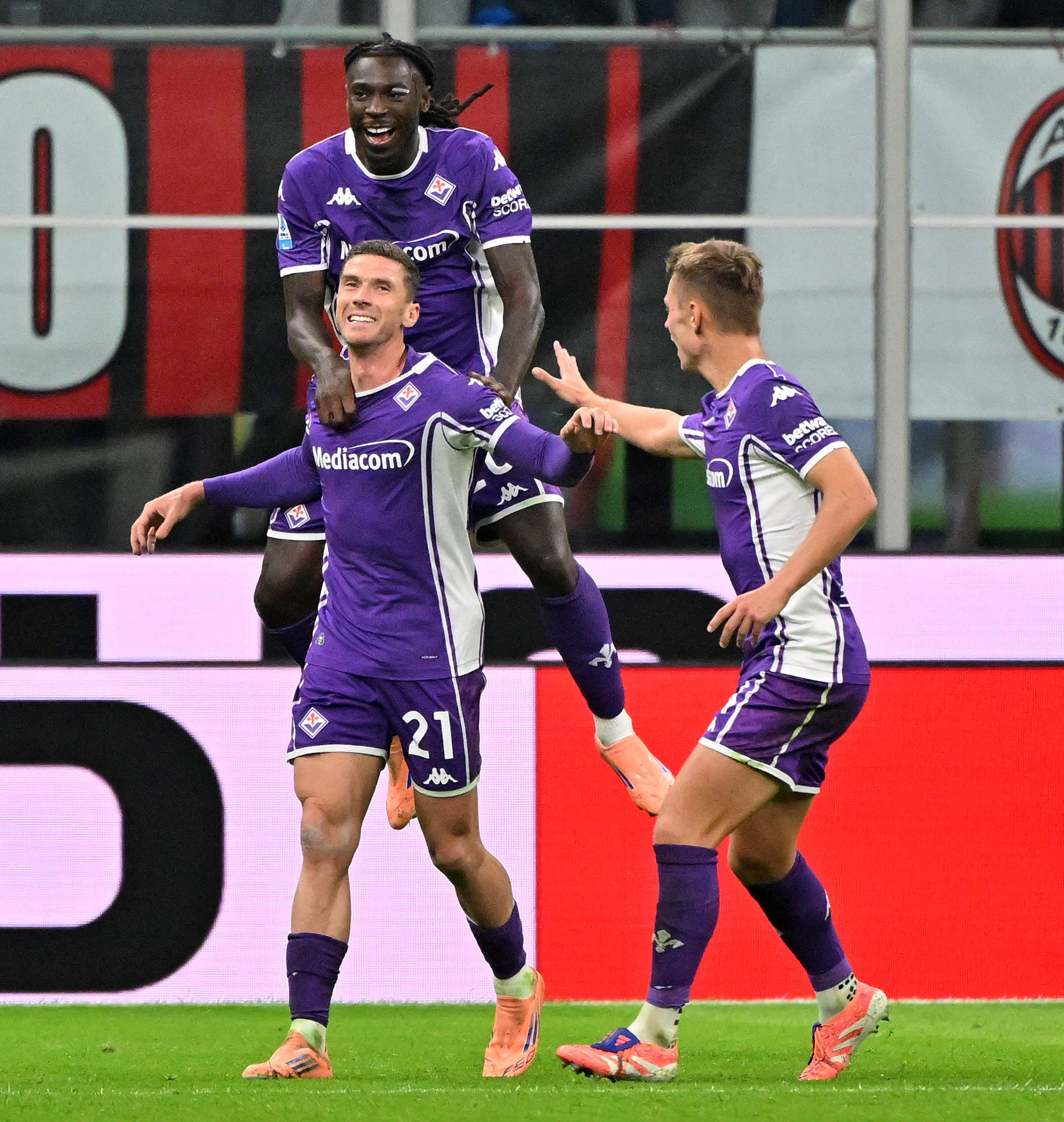 （体育）足球——意甲：AC米兰胜佛罗伦萨